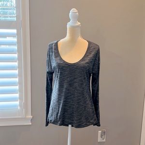 Lululemon long sleeve size 8